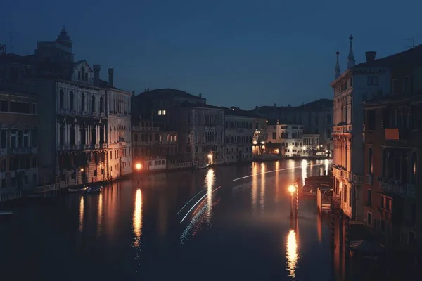 Veneza canal noite — Fotografia de Stock