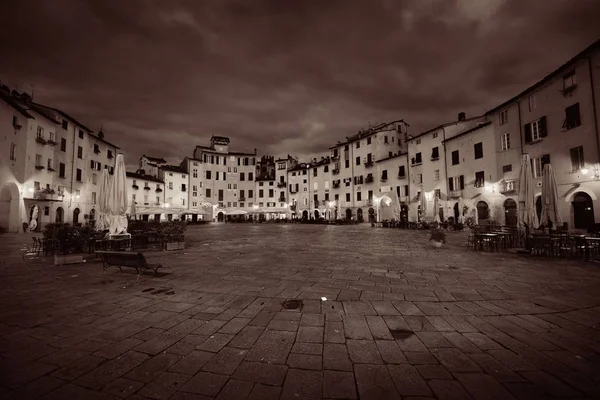 Piazza dell Anfiteatro vista notturna — Foto Stock