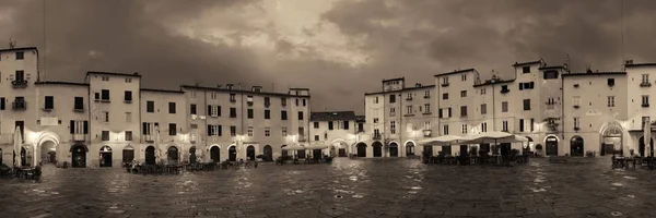 Piazza dell Anfiteatro panorama notturno — Foto Stock