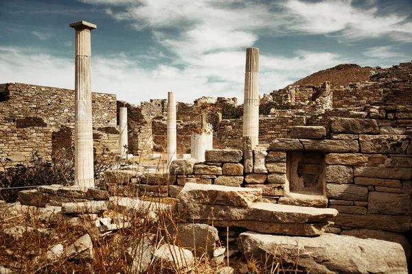 Pelaren i historiska ruiner i Delos — Stockfoto