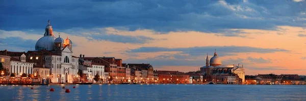 Venice panorama skyline w nocy — Zdjęcie stockowe