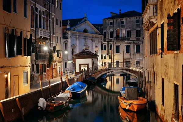 Venecia noche canal — Foto de Stock