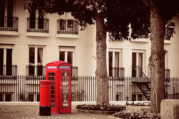 Phone booth en brievenbus — Stockfoto