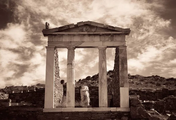 Tempel in historische ruïnes — Stockfoto