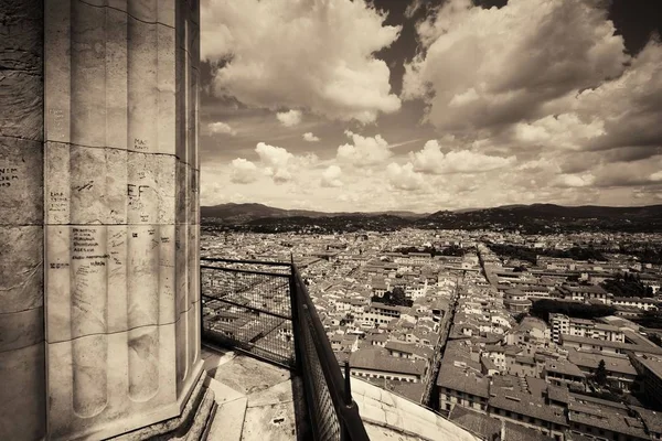 Καθεδρικός ναός Σάντα Μαρία ντελ Φιόρε κορυφαία και θέα στον τρούλο — Φωτογραφία Αρχείου