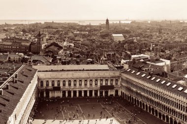 Piazza San Marco çan kulesi görünümü