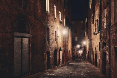 Siena sokak gece görünümü