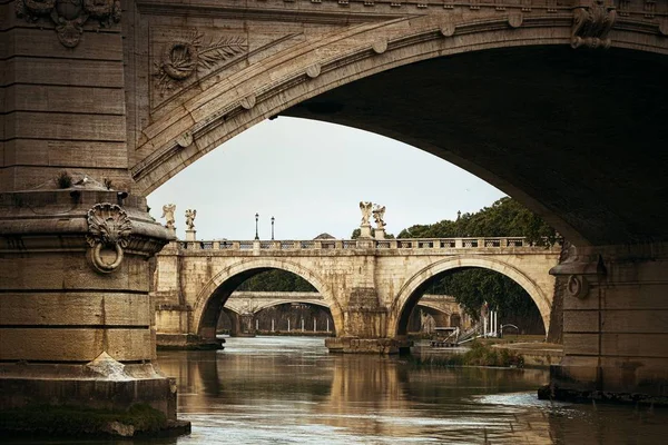 Pontes sobre o rio Tibre em Roma — Fotografia de Stock