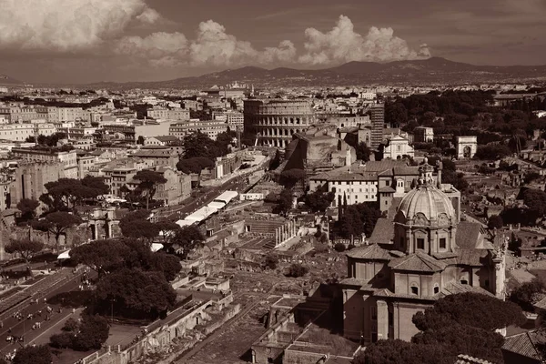 Rome uitzicht op de stad, op het dak — Stockfoto