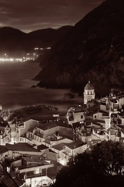 Vernazza w nocy w regionie Cinque Terre — Zdjęcie stockowe