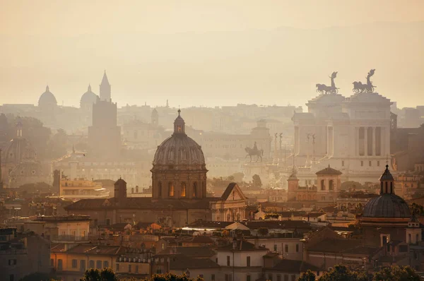 Ρώμη βουνό κορυφαία θέα Ανατολή του ηλίου — Φωτογραφία Αρχείου