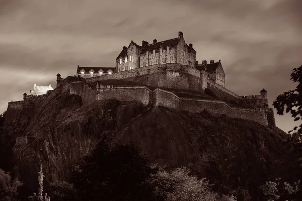 Edinburgh castle with fountain — Stock Photo, Image