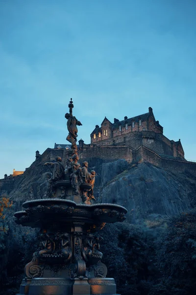 Edinburgh castle with fountain — Stock Photo, Image