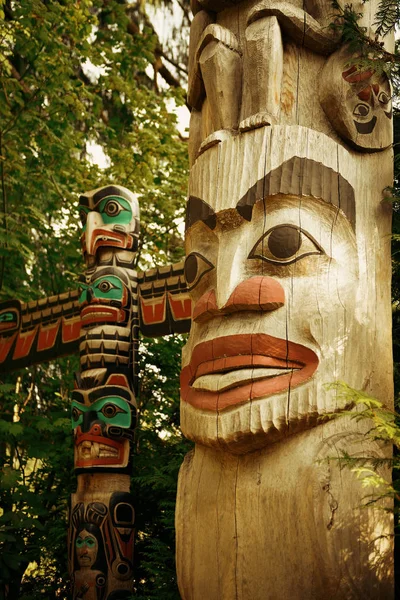 Totem Pole in Capilano park — Stock Photo, Image