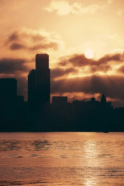 Seattle Město Panorama Východ Slunce Pohled Moře Městskou Architekturou — Stock fotografie