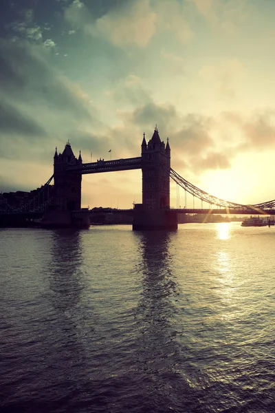 Sylwetka Tower Bridge Nad Tamizą Londynie — Zdjęcie stockowe