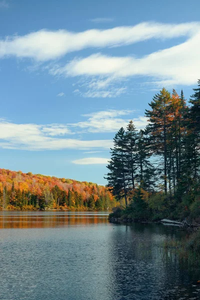 New England Stowe Sonbahar Yaprakları Dağları Ile Göl Telifsiz Stok Fotoğraflar