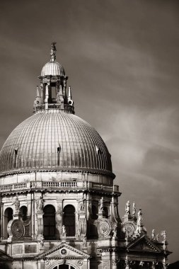 Venedik kilise Santa Maria della Salute kubbe portre görünümünde İtalya.