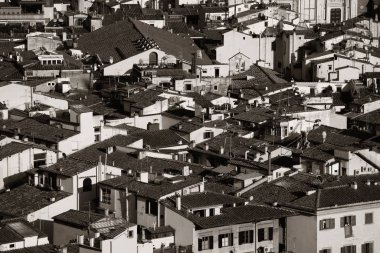 İtalya 'da Floransa' da eski binaların çatıları siyah beyaz