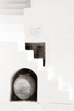 Yunanistan 'ın Santorini kentindeki boş yaşam ortamlarında porselen.