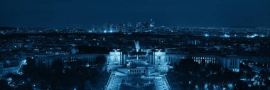 Paris şehrinin gökyüzü çatısı. Gece savunması, Fransa..