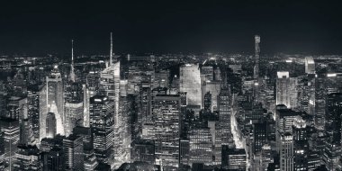 New York'un midtown manzarası panorama gökdelenler ve kentsel cityscape geceleri.