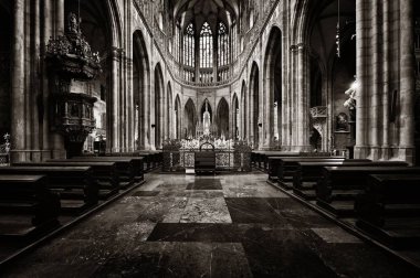 Çek Cumhuriyeti Prag Şatosu 'ndaki St. Vitus Katedrali' nin iç manzarası