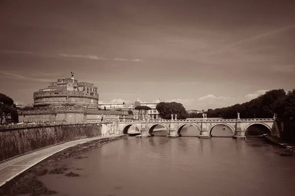 Talya Sant Angelo Kalesi Tiber Nehri Üzerinde Köprü — Stok fotoğraf