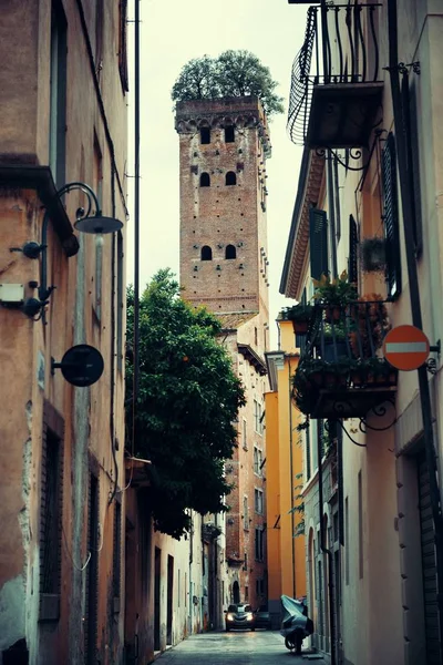 Вид Улицу Лукка Торре Альберата Италии — стоковое фото