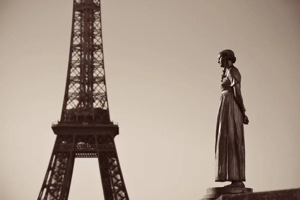 Torre Eiffel Com Estátua Como Famoso Marco Cidade Paris — Fotografia de Stock