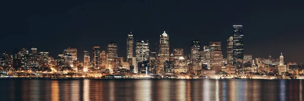 Şehir Mimarisi Ile Seattle Şehrinin Ufuk Çizgisi Deniz Manzarası — Stok fotoğraf