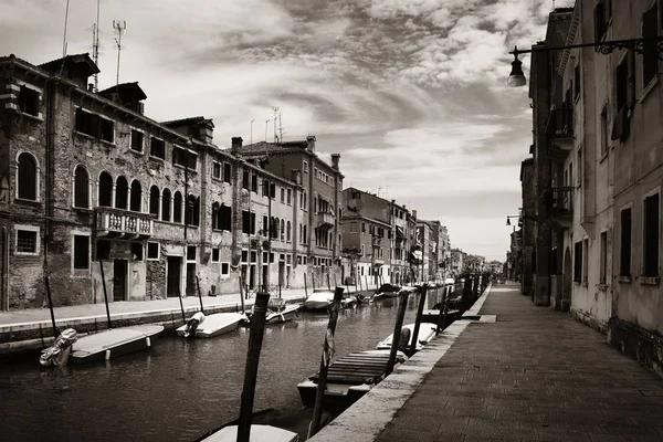 Veneza Vista Canal Com Edifícios Históricos Itália — Fotografia de Stock