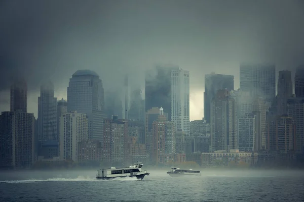 New York City Centru Obchodní Čtvrti Mlhavé Den Lodí — Stock fotografie