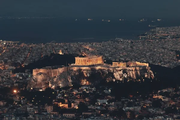 雅典的夜空 从Lykavitos山与希腊雅典卫城相望 — 图库照片