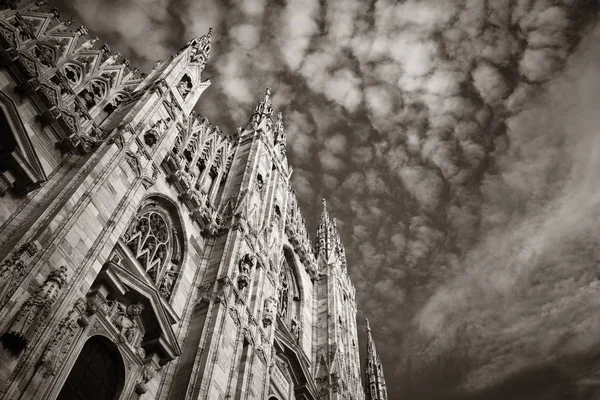 Kathedraal Van Milaan Close Met Prachtig Patroon Beeldhouwkunst Italië — Stockfoto