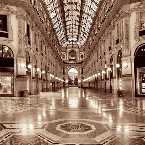 Galleria Vittorio Emanuele Εμπορικό Κέντρο Εσωτερικό Στο Μιλάνο Μαύρο Και — Φωτογραφία Αρχείου