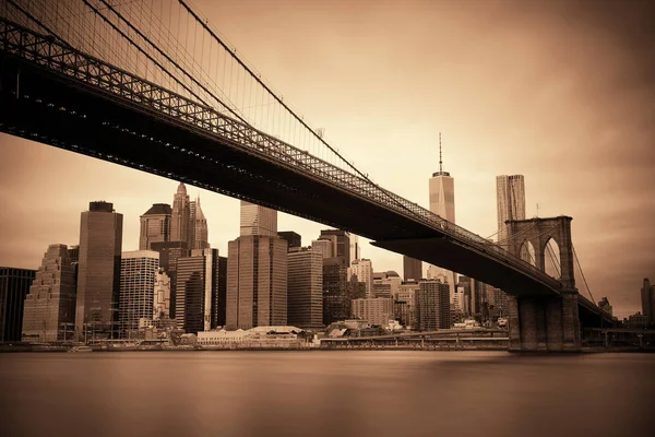 Manhattan Distrito Financeiro Com Arranha Céus Brooklyn Bridge Preto Branco — Fotografia de Stock