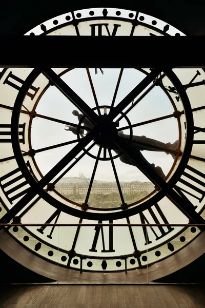 Вид Город Через Гигантскую Часовую Башню Париже Франция — стоковое фото