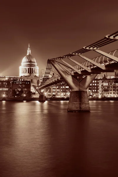 Puente Del Milenio Catedral Pauls Por Noche Londres —  Fotos de Stock