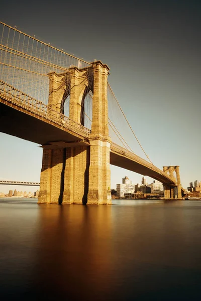 纽约曼哈顿市中心海滨的布鲁克林桥 — 图库照片