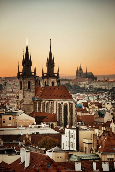 Vårfrukyrkan Innan Och Prag Skyline Utsikt Vid Solnedgången Tjeckien — Stockfoto