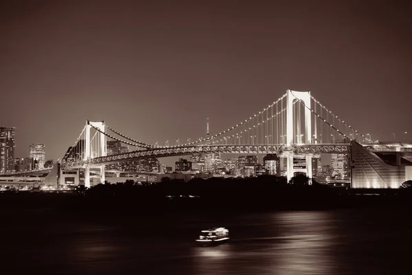 Токийский Залив Радужным Мостом Японии — стоковое фото