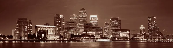 Деловой Район Canary Wharf Лондоне Ночью Над Рекой Тэймс — стоковое фото