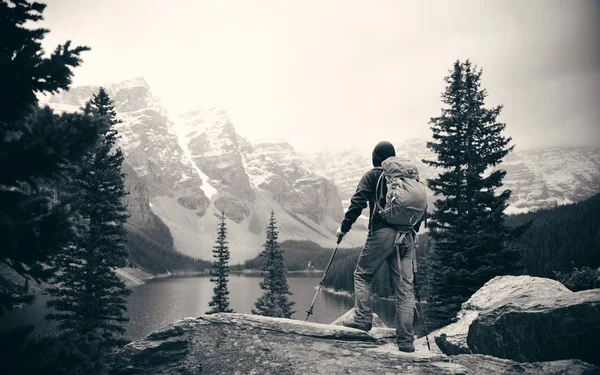 Randonneur Dans Nature Avec Montagne Neige Lac Dans Parc National — Photo