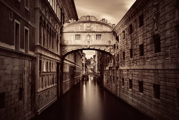 Sóhajok Hídja Éjjel Mint Híres Mérföldkő Velence Olaszország — Stock Fotó