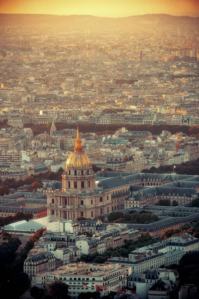 日落时分 巴黎城的屋顶上有拿破仑的坟墓 — 图库照片