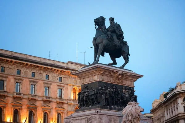 Victor Emmanuel Király Emlékműve Székesegyházi Téren Vagy Piazza Del Duomo — Stock Fotó