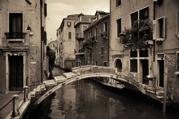 Venice Kanalı Ndaki Köprü Talya — Stok fotoğraf