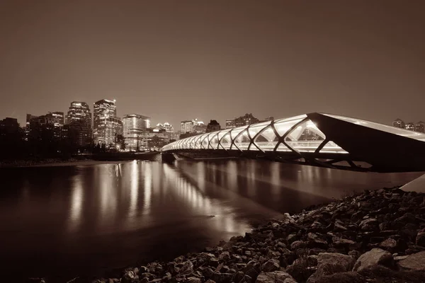 Paisaje Urbano Calgary Con Peace Bridge Rascacielos Centro Alberta Por — Foto de Stock