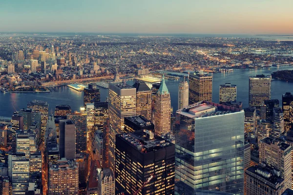 Blick Auf Das Dach Des Sonnenuntergangs Manhattan Mit Urbanen Wolkenkratzern — Stockfoto